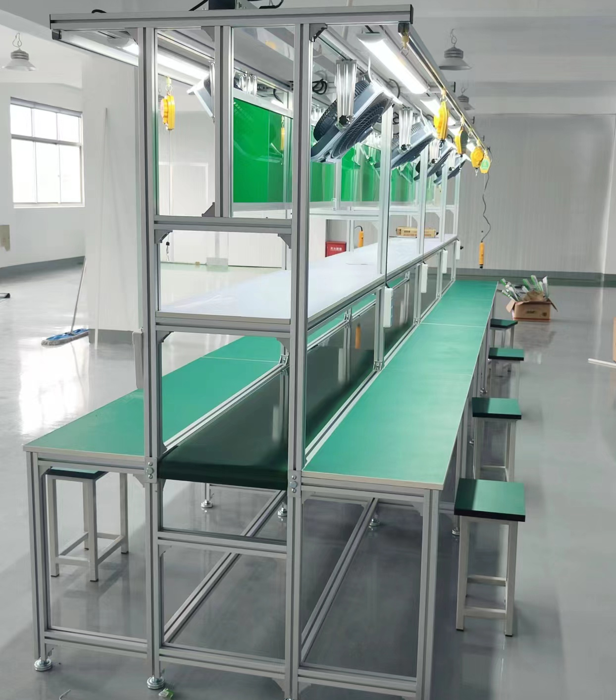 鋁型材流水線工作臺(tái)帶燈架風(fēng)扇看板